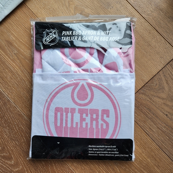 Oilers bbq apron and Mitt - Picture 1 of 2